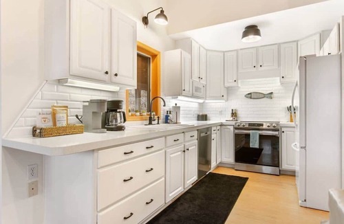 Ferrysburg House | Viewhouse | Private Beach Access | Walkable | EV