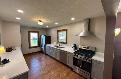 Van Wert House | Vintage Charm on Elson Ave