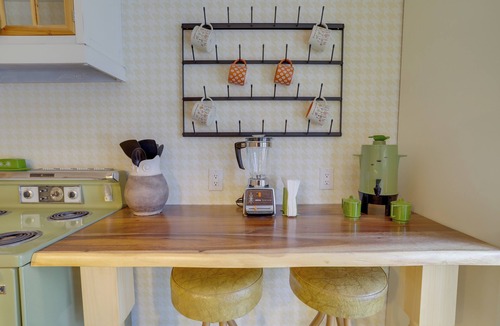 Coloma House | Vintage Coloma Home w/Deck: Shop, Swim & Dine!