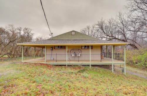 Coloma House | Vintage Coloma Home w/Deck: Shop, Swim & Dine!