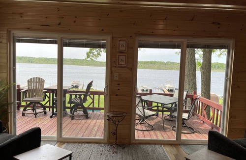 Greenville Cottage | Wabasis Lake, cosy, 2 br, lake view, beautiful