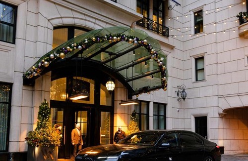 Rush and Division Hotel | Waldorf Astoria Chicago