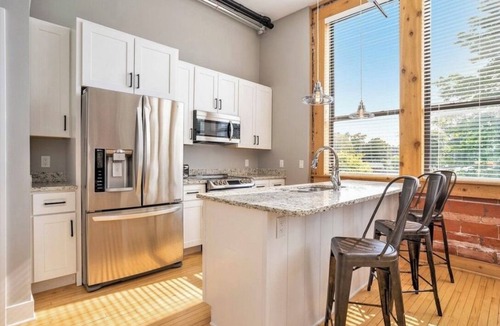 South Haven Condo | Walk Everywhere | Upscale loft | Indoor pool & hot tub | 2:00 pm check-in
