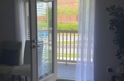 Kettering Apartment | Walk/Funny Bone Comedy Club, Dining, Shopping, Free parking, Free Coffee, Patio