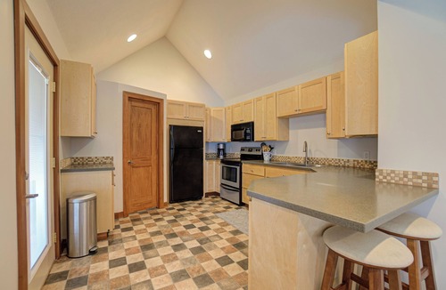 Holland House | Walk to Downtown - King Bed - Private Entrance