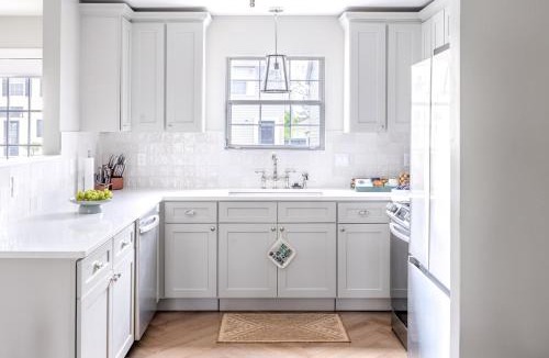 Northeast South Bend House | Walk to Notre Dame & Games & Concerts - 5BR-12 guests - Eddy St