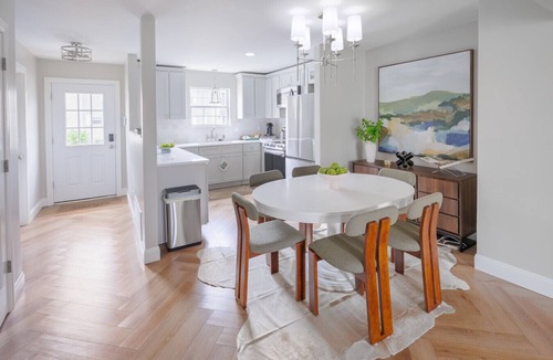 Northeast South Bend Villa | ★ Walk to Notre Dame Stadium | Games & Concerts | 5BR Sleeps 12