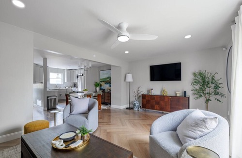 Northeast South Bend Villa | ★ Walk to Notre Dame Stadium | Games & Concerts | 5BR Sleeps 12