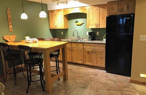 Holland Apartment | Walking distance to Lake Michigan beaches, Cozy 1 bdrm suite on quiet wooded lot