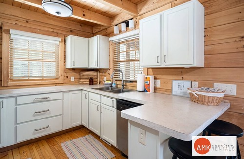 Saugatuck Cabin | Wander Inn - Updated Log Cabin near shared beach
