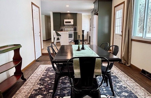 Valparaiso House | Wandering Whitetail Estate - Indiana Dunes/Valpo U