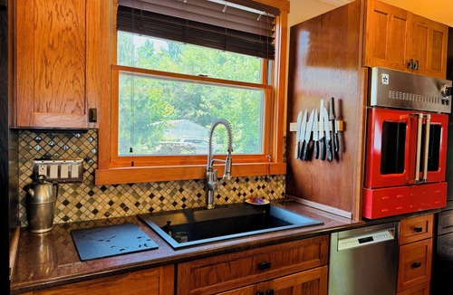 Old West Side House | Washington House sleeps 7. Located in the lovely Historic Old West Side. Edge of downtown Ann Arbor