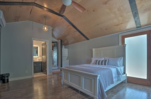 Osceola House | Waterfront, 25 min to ND, Dog & Fam Friendly