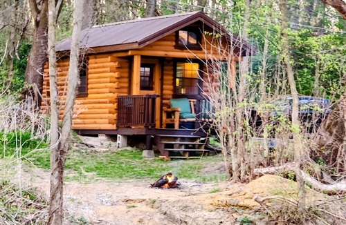 Colton Cabin | Waterfront Cabin - Hot Tub - Free Bikes, Kyaks, Canoes, Paddle, & Fishing Boats!
