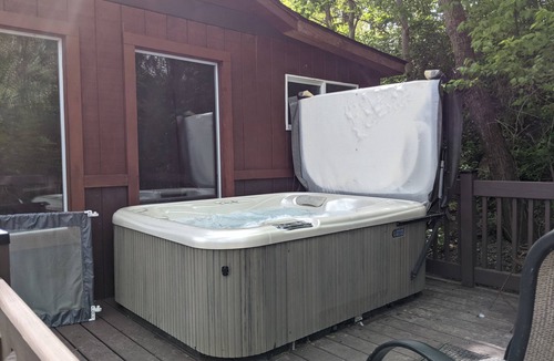 Colton House | Waterfront Cabin with Hot Tub! Free Kayaks & Canoes, Fishing Boats, & Bicycles!