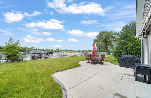 Horton House | Waterfront home, pontoon for rent, sandy beach on Olcott Lake in chain of lakes