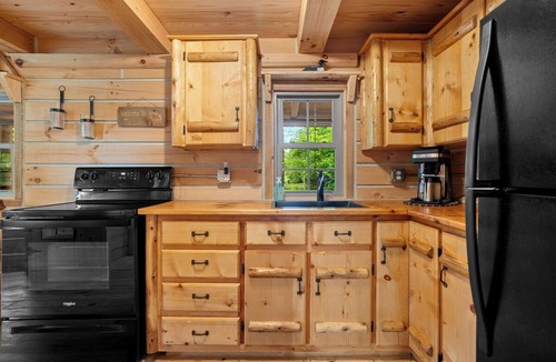 East Leroy Cabin | We Invite You To Hyde Away From It All.