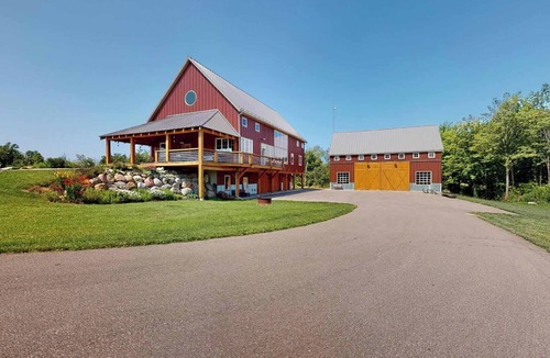 Hudsonville House | We Live in a Barn - Stunning Timber Frame Country Retreat near Hudsonville