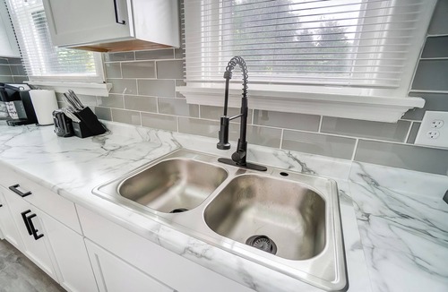 Roselawn Finance House | Welcome Home to this stylish entrainment home! Families, traveling professionals