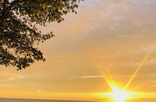 Douglas Cottage | Welcome to the Mermaid Casita. Lakefront Living @ it's Finest!