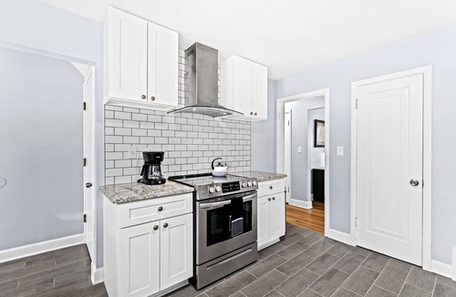 Ann Arbor House | West Ann Arbor Whole Home 4 Bed, 3 Full Bath - Sleeps 12!