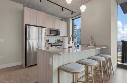 West Loop Apartment | West Loop Oasis: Skyline Views + Prime Location