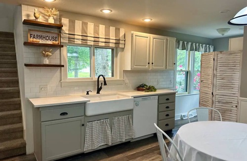 Montague House | West Michigan Relaxation Station