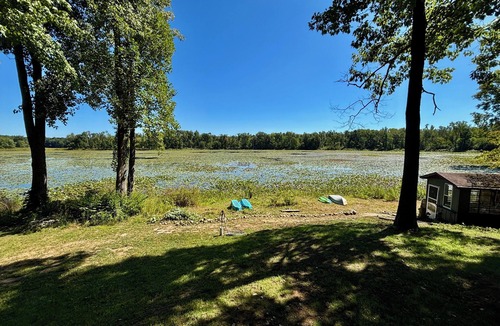 Three Rivers House | Where Convenience meets Cozy: The Lily Pad lakefront house in Three Rivers.