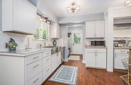 South Haven House | Willow & Waves | Hot Tub | Billiard | Gym