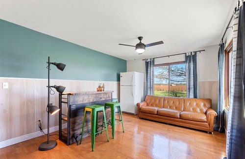 Baroda House | Wine country home w pickleball court and hot tub!