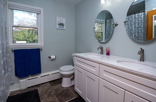 Baroda House | Wine Trail & Beach Getaway w/hot tub & Pool - Close to Weko Beach & Round Barn