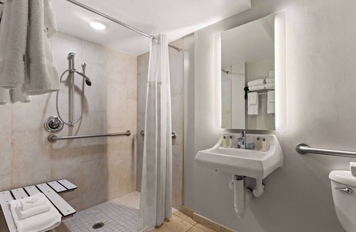 South Bend Hotel | Wingate by Wyndham South Bend/Notre Dame