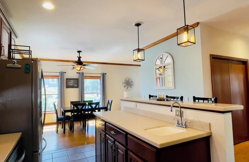 Saint Joseph House | Wonderful 4-bedroom house in charming Downtown St. Joseph - The Residence