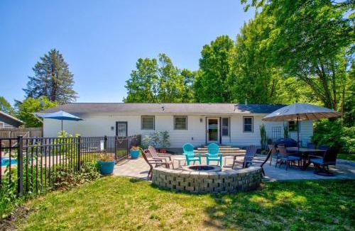 Macatawa House | Woodcliff Cottage with Heated Private Pool-Family Friendly