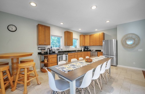 Montague House | Wooded Sands: Fresh Air, Blooming Scenery, and Peaceful Stays Await!