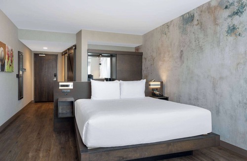 Westfield Hotel | Wyndham Westfield