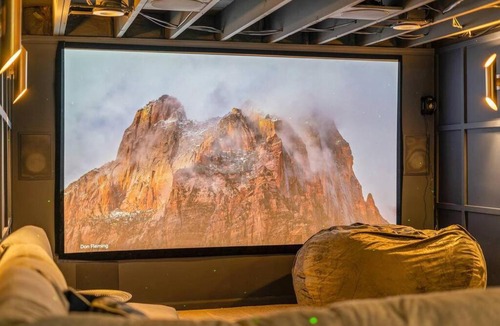 Indianapolis Villa | Zestlife-LuxuryEscape-ThemedRooms-Pool-GameRoom