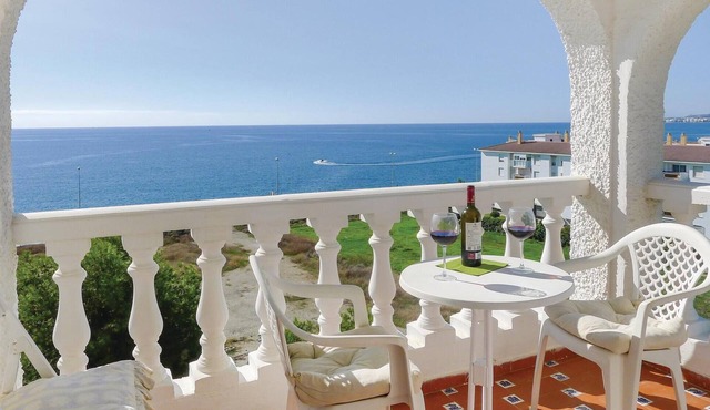 1 bedroom beach front apartment in Mezquitilla