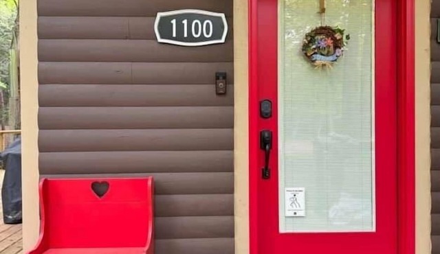 100-Acre Luxury, Dog-Friendly, Sleeps 8-10