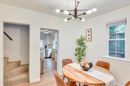 2 MI to Notre Dame: Dog-Friendly Home w/yard!