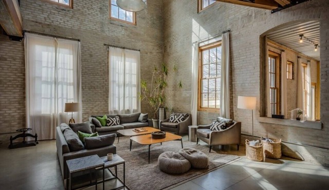 (2 Nt Min!) Colossal Loft in Three Oaks.