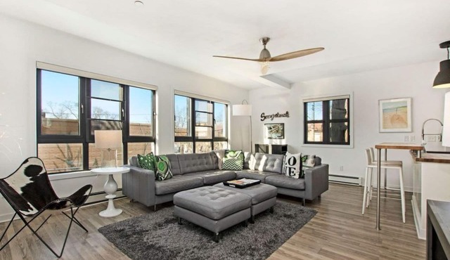 2 WKEDs left in SEPT‼️ Book NOW❗️ 5️⃣⭐️Beautiful Condo DT Saugy-PARKING-walk 2 town.