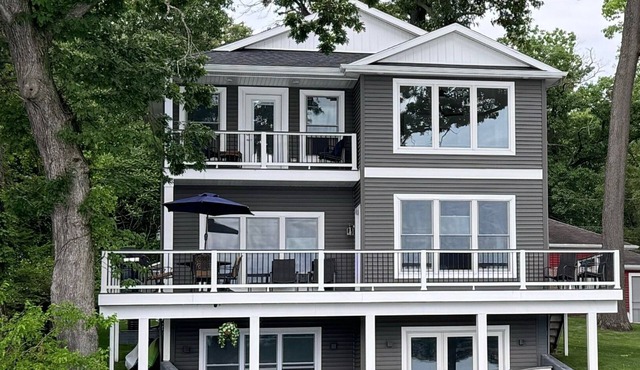 2024 Luxury Lakefront Escape I Dock/Fire Pit I Sunsets I Magician Lk I Sleeps 14