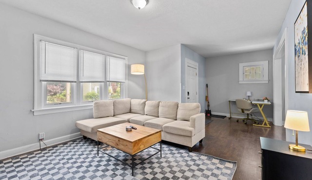 2Bd/2Bth King Beds, Patio, Walk to Trail, Safe & Quiet, Newly Furnished