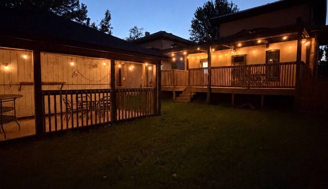 3-bed 2-bath house close to downtown Ionia & wedding venues w AC Lafayette Home