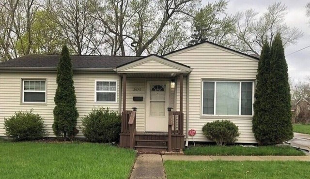 3-bedroom house in serene Flint with cool AC for relaxing stays