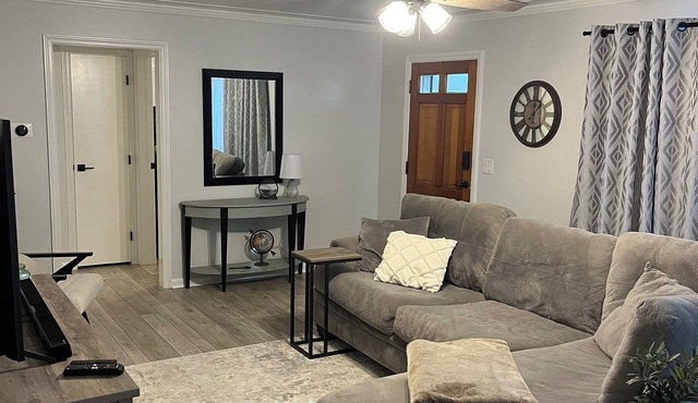 3-bedroom House Vintage Modern Clean with garage
