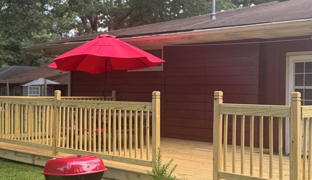 3 Bedroom Merrillville Escape, quiet, rural w/shopping centers, spacious