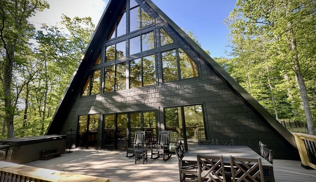 3BR, 4BA Newer Upscale A-Frame Home