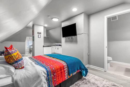 3rd Story Loft Islandview Pets Included with Free Parking!